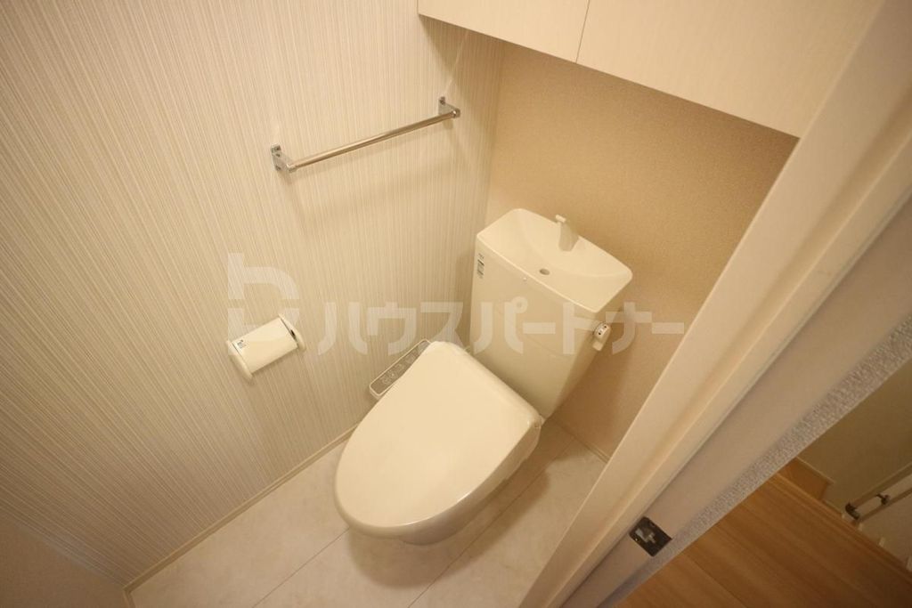 トイレ　同物件別部屋の参考写真。