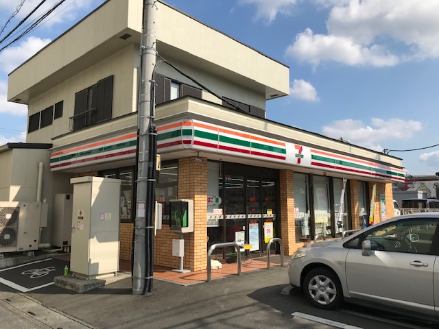 コンビニ　セブンイレブン鶴ヶ島インター北店（コンビニ）まで302m