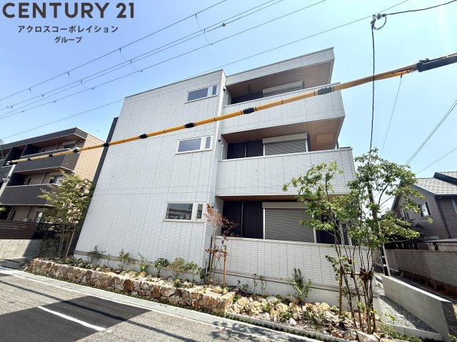 建物外観　オートロック・敷地内駐輪場完備