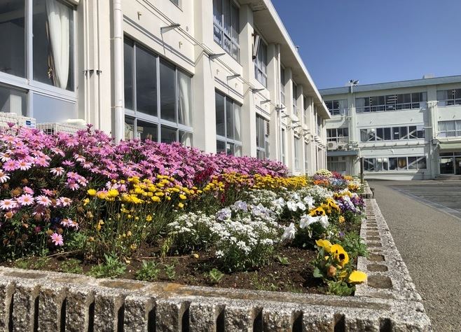 小学校　茅ヶ崎市立松林小学校（小学校）まで327m