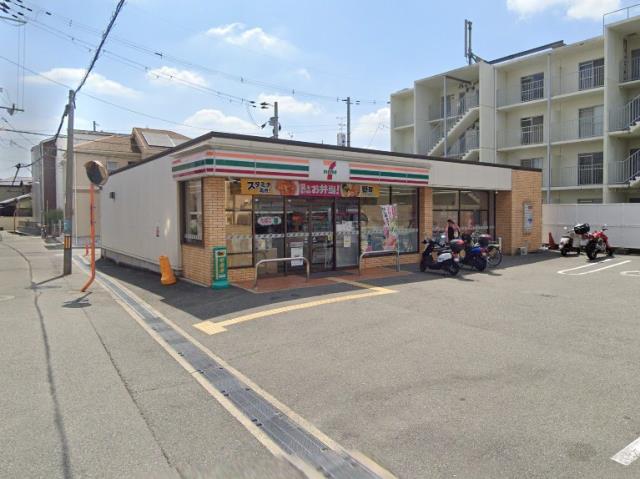コンビニ　セブンイレブン（コンビニ）まで637m