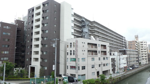 建物外観　「横浜」駅徒歩圏内の分譲賃貸マンション。