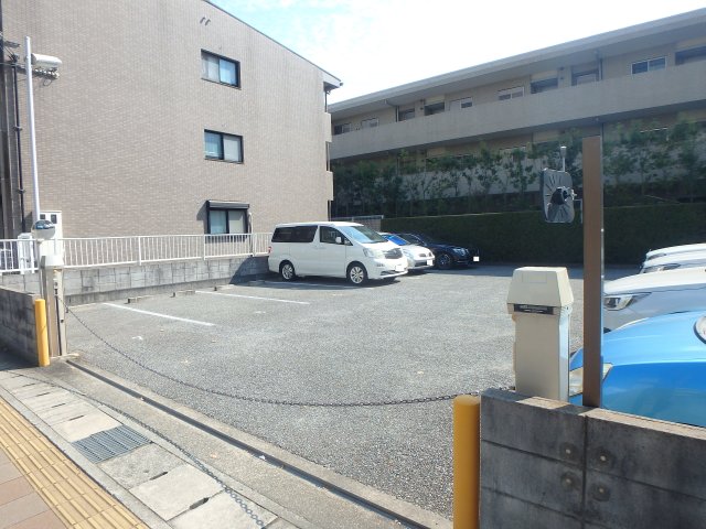 駐車場　車をお持ちの方に嬉しい駐車場付きの物件です