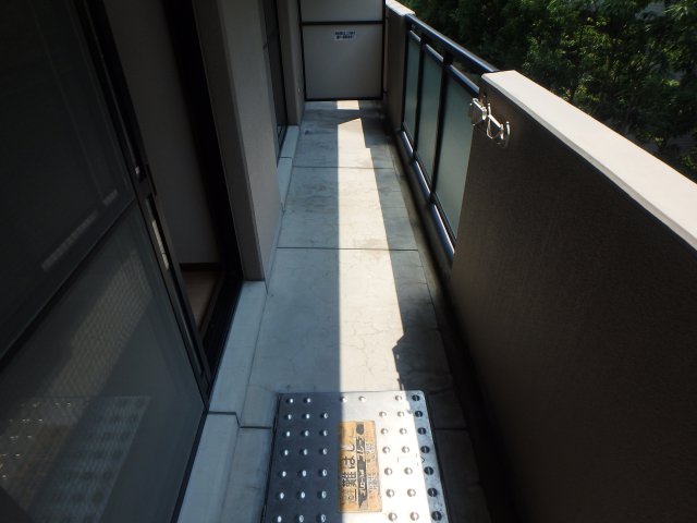 バルコニー　陽当たり良好なバルコニーです