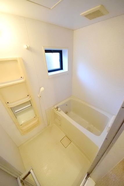 バス・シャワールーム　☆追焚給湯・浴室に窓☆