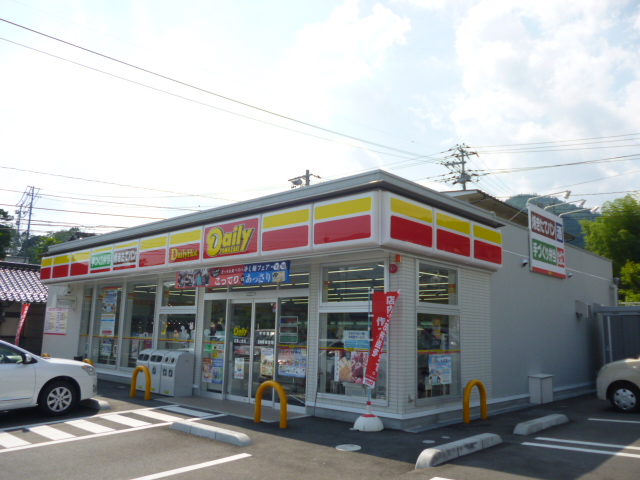 コンビニ　デイリーヤマザキ（コンビニ）まで623m