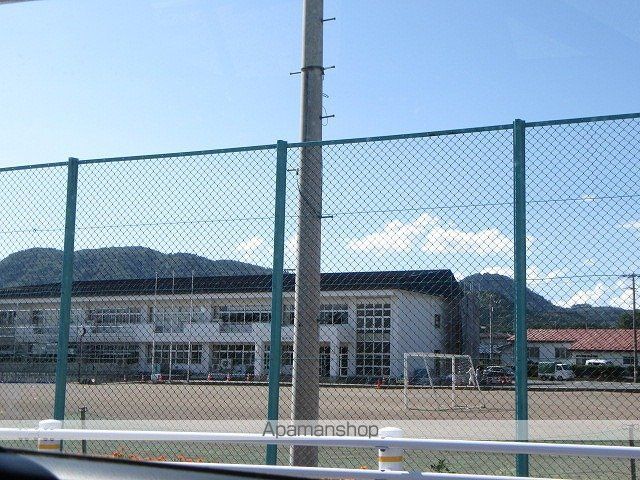 小学校　滝沢市立鵜飼小学校（小学校）まで804m