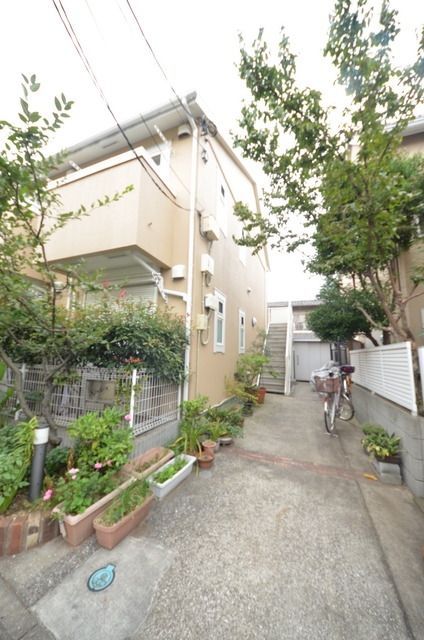 エントランス　★緑の多い住宅です★