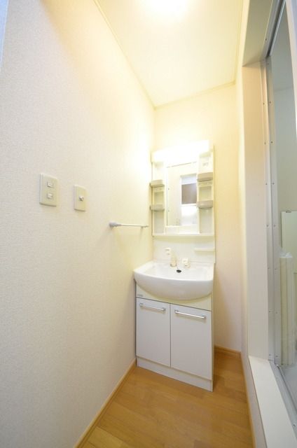洗面設備　★きれいな独立洗面台★