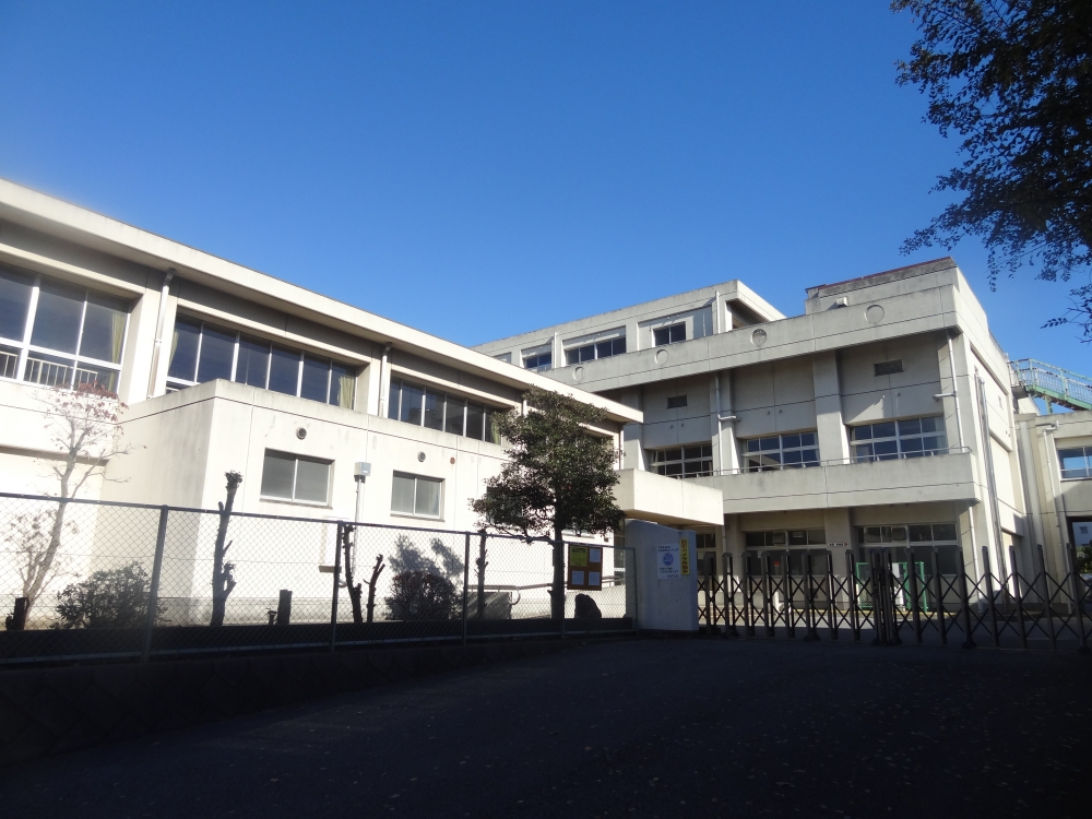 小学校　千葉市立 朝日ケ丘小学校（小学校）まで921m