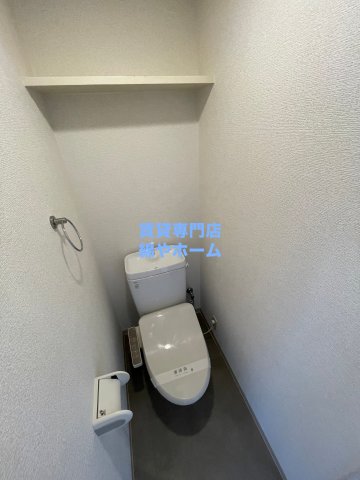 トイレ　落ち着いた色調のトイレです