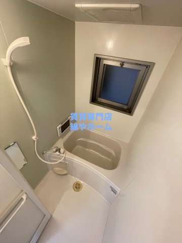バス・シャワールーム　コンパクトで使いやすいお風呂です