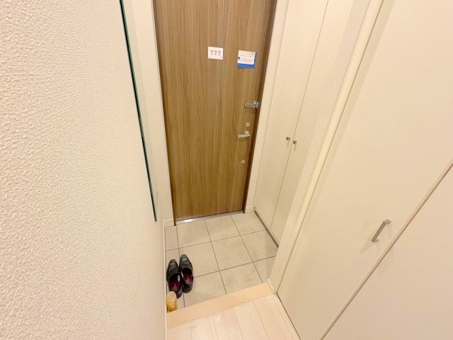 玄関　※同建物の類似写真となります。