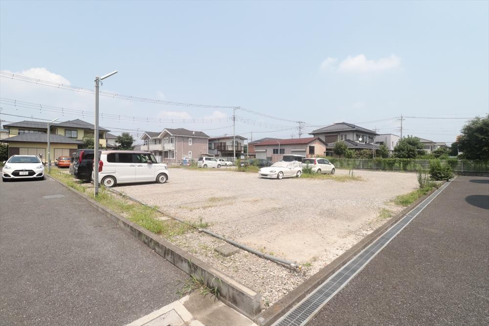 建物外観　駐車場
