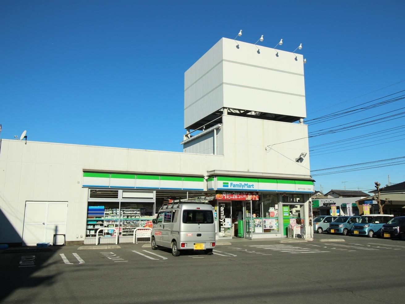 コンビニ　ファミリーマート坂戸千代田一丁目店（コンビニ）まで533m
