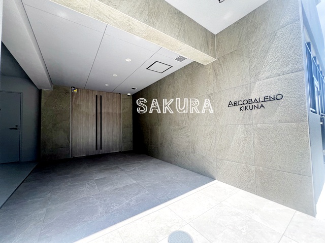 エントランス　重厚感のある建物デザイン♪