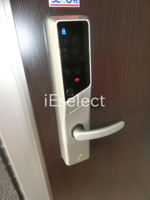 エントランス　防犯性の高いカードキータイプ