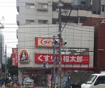 ショッピングセンター　DAISO くすりの福太郎菊川店（ショッピングセンター）まで421m