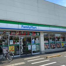 コンビニ　ファミリーマート西新井二丁目店（コンビニ）まで85m
