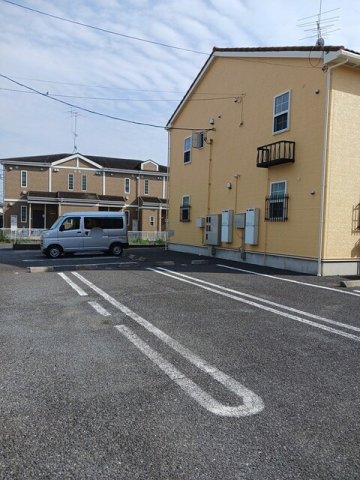 駐車場　駐車場があるので、車を買う予定の方も安心です