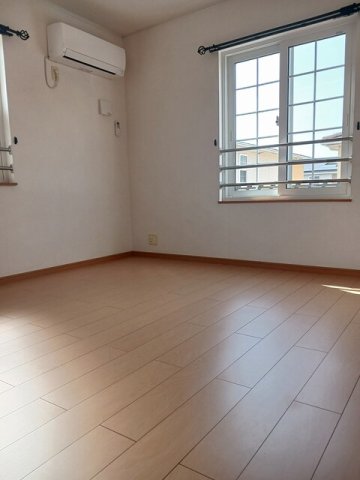 その他部屋・スペース　開放的な寝室です