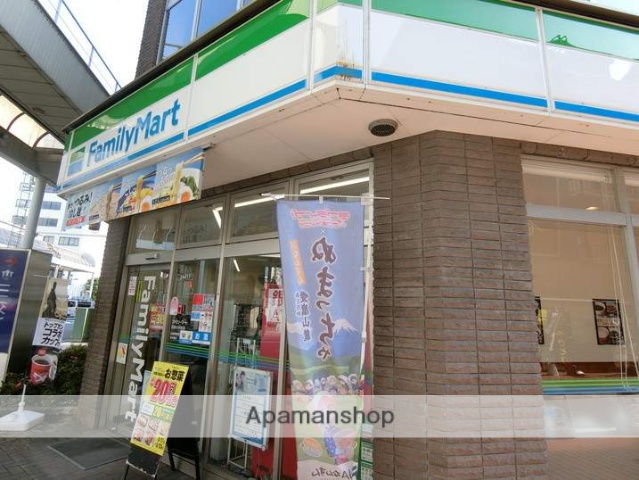 コンビニ　ファミリーマート（コンビニ）まで932m