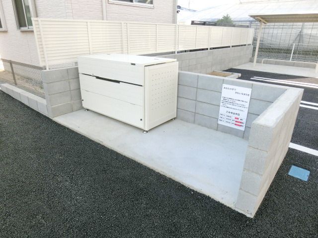 その他　敷地内ゴミ置き場（その他）まで10m