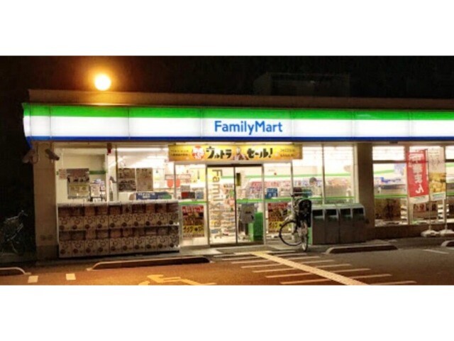 コンビニ　ファミリーマート本田みなと通店（コンビニ）まで298m