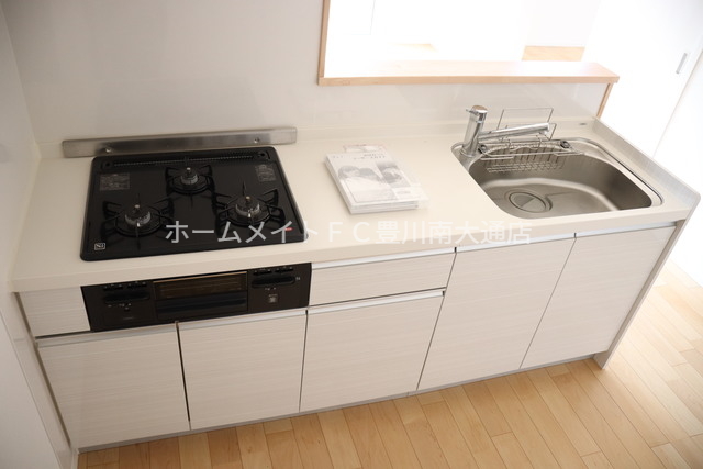 キッチン　同型別部屋写真（反転）