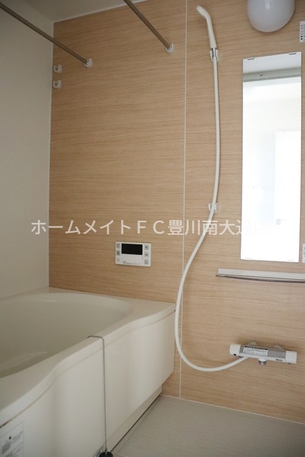 バス・シャワールーム　同型別部屋写真（反転）