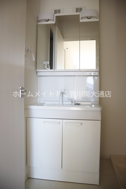 洗面設備　同型別部屋写真（反転）