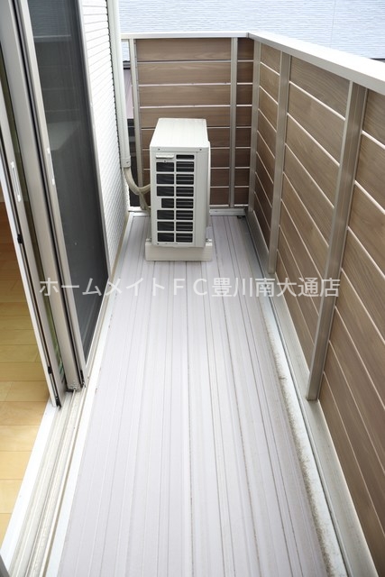 バルコニー　同型別部屋写真（反転）