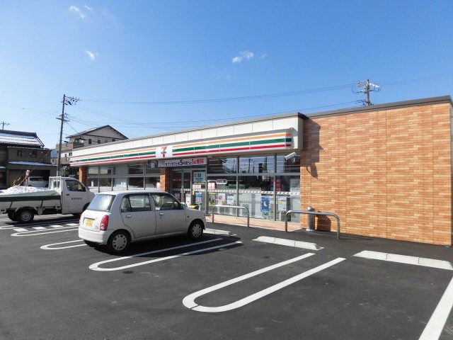 コンビニ　セブンイレブン（コンビニ）まで900m