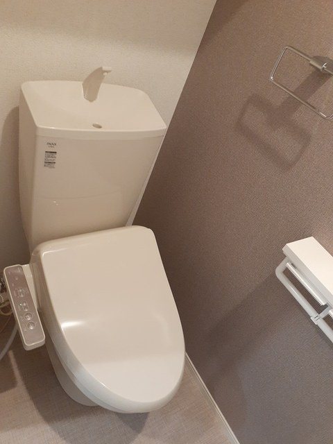 トイレ　温水洗浄便座