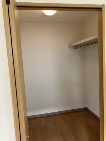 収納　別部屋画像、左右反転