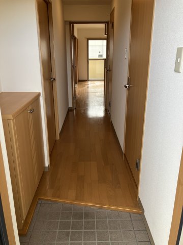 玄関　別部屋画像、左右反転