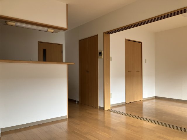 居室・リビング　別部屋画像、左右反転