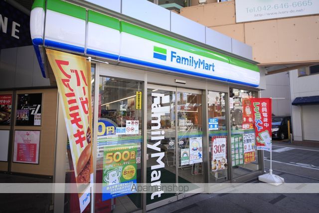 コンビニ　ファミリーマート（コンビニ）まで140m