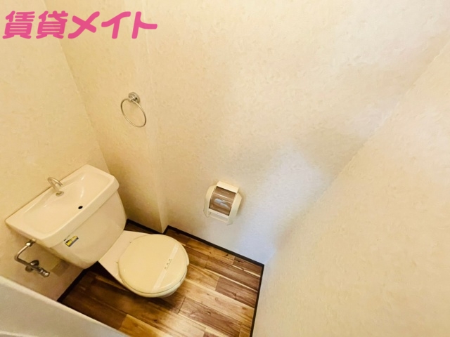 トイレ　同型参考写真