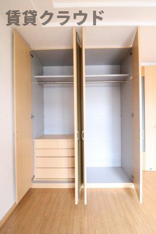 収納　クローゼット内にあるタンスが付いているのが便利です！