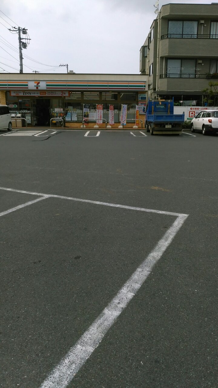 コンビニ　セブンイレブン小田原飯田岡店（コンビニ）まで585m