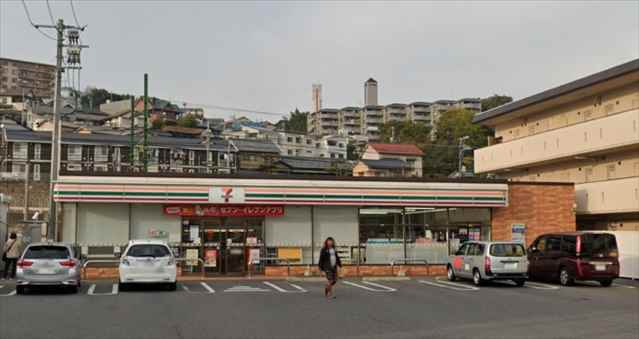 コンビニ　セブン－イレブン広島草津南３丁目店（コンビニ）まで729m