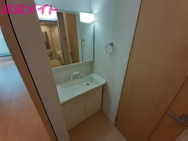 洗面設備　同型参考写真