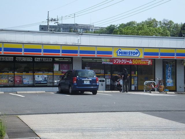 コンビニ　ミニストップ（コンビニ）まで750m