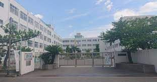 中学校　寝屋川市立第六中学校（中学校）まで992m