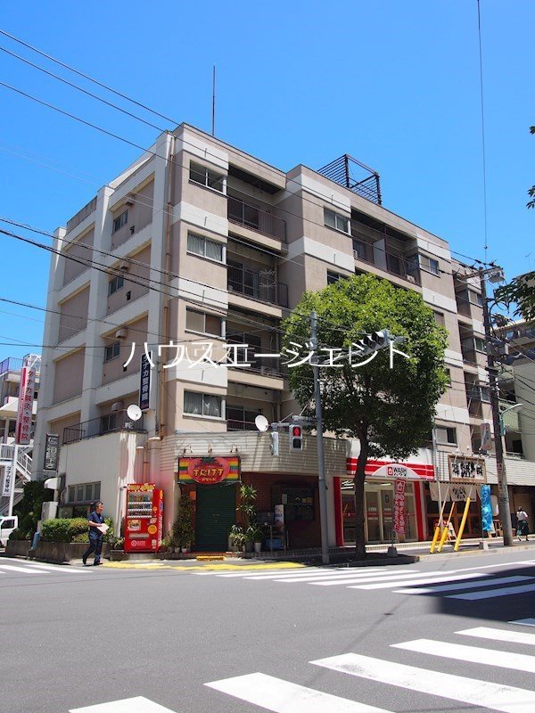 建物外観　エレベーター完備したマンションです。鉄筋コンクリート造です。