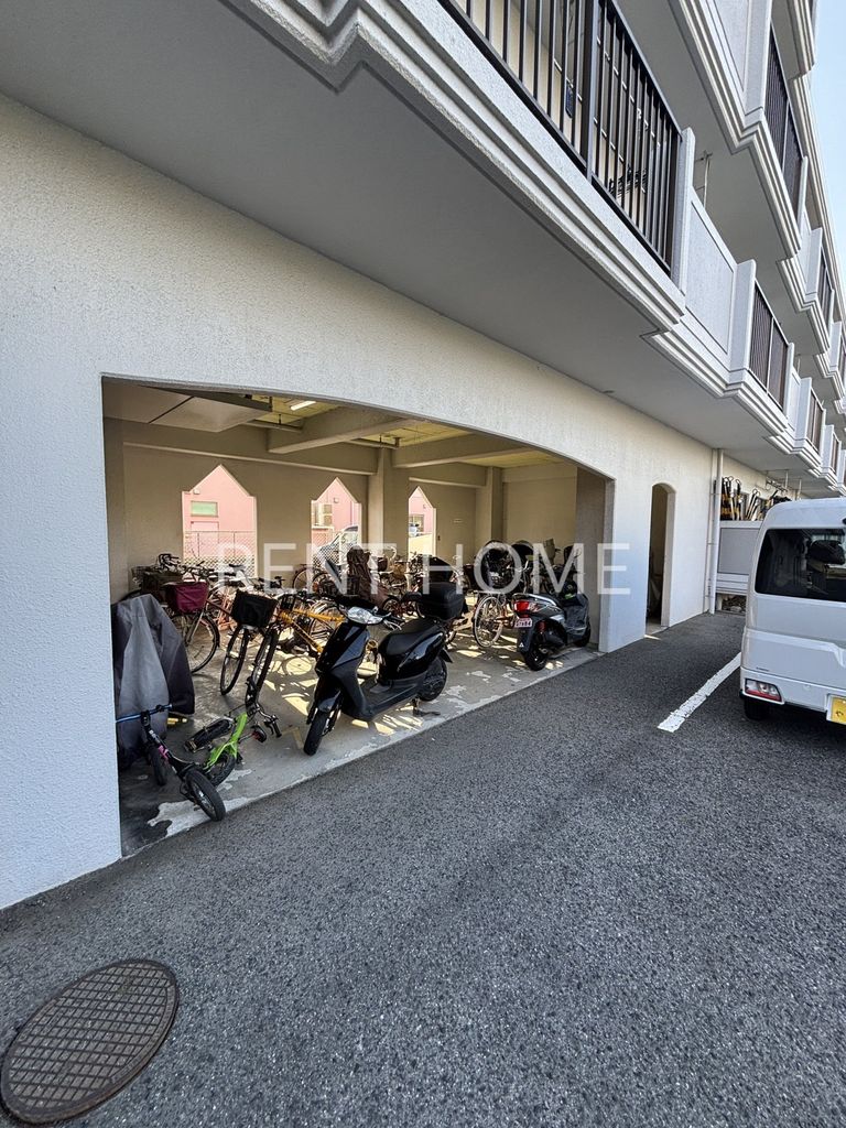 その他共有部分　屋根付の駐輪場です。