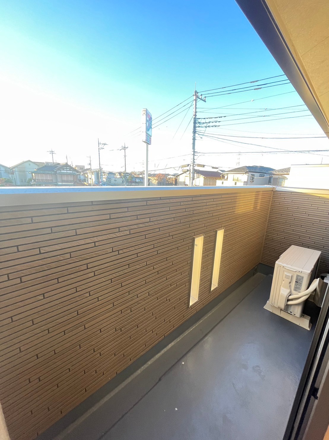 バルコニー　同建物別号室