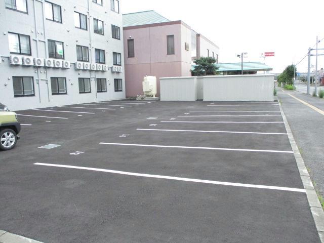 駐車場　駐車場