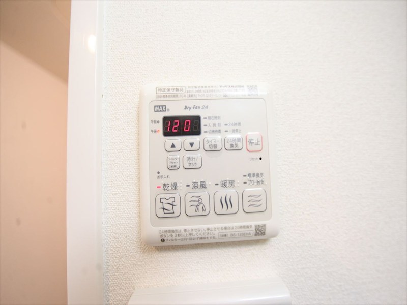 その他設備　浴室暖房乾燥機付き